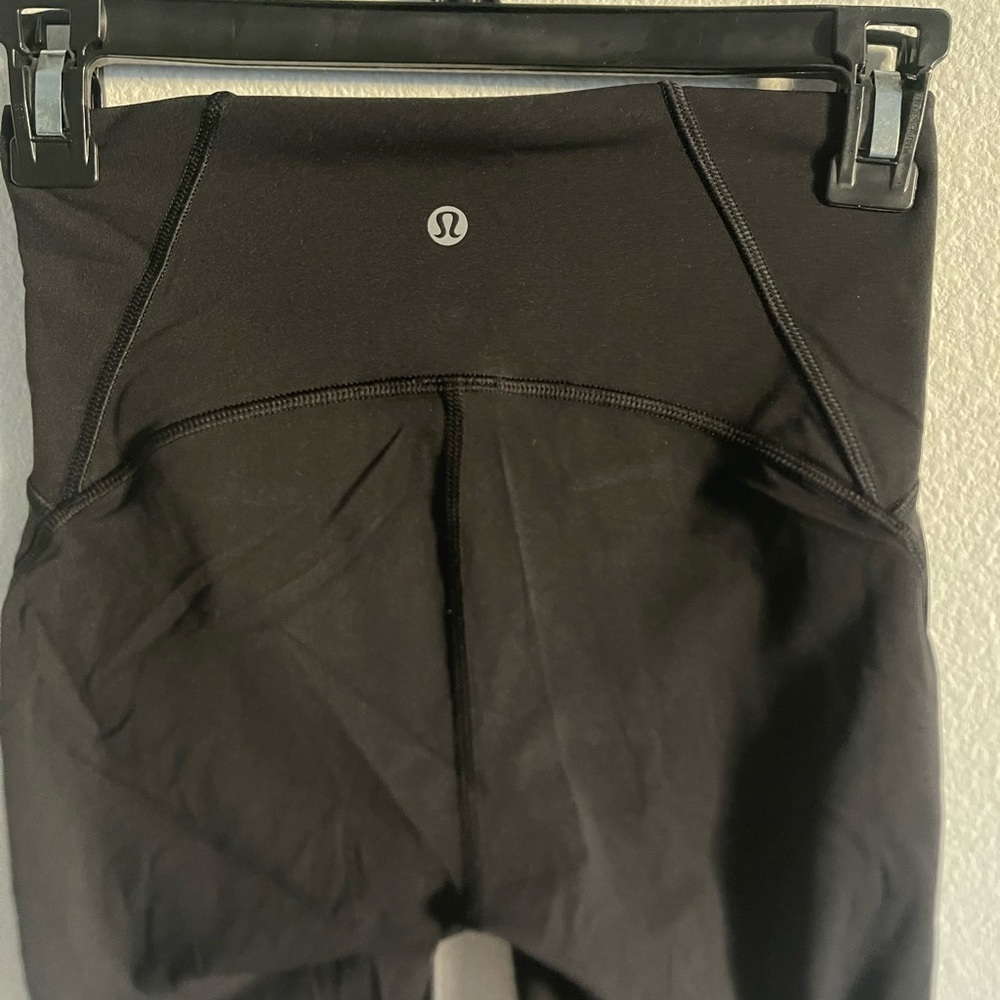 LULULEMON Crop Leggings with Mesh Side/Reflector Fabric - Picture 3 of 7